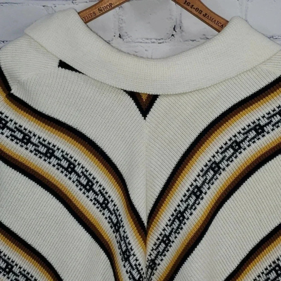 Vtg 70s Ethnic Fringed Mexican Boho Hippie Poncho Sweater Cape Jacket Blanket - Picture 8 of 10
